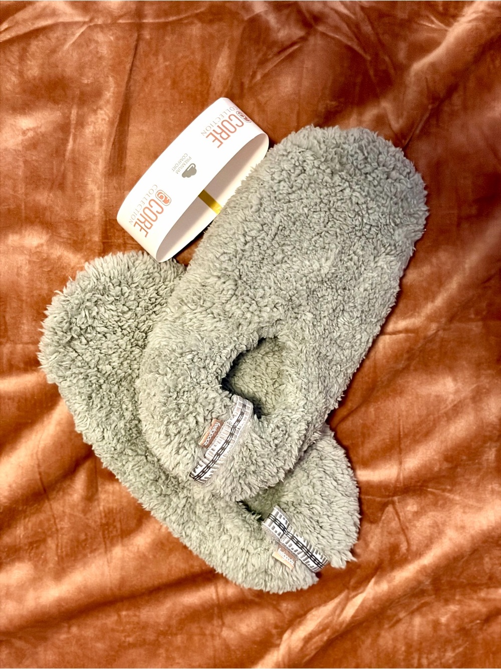 Feelgoodz Plush Non-Slip Slipper Socks in Light Green- Women